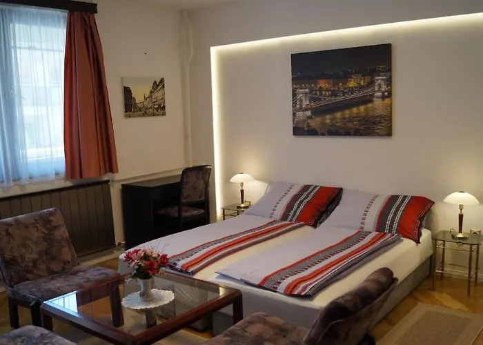 Apartment Sinko - Free Garage Parking, Central, 2 Bedrooms 4 Single Beds, Flexi Check-Out